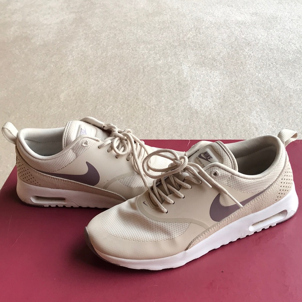 Size 7 Nike Air Max Thea